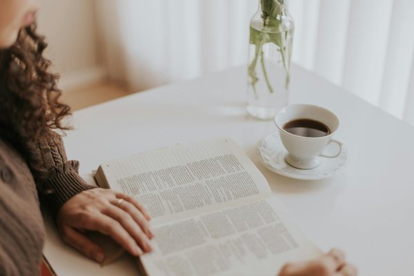 Explorez les avantages du sac fourre tout : style et praticité réunis